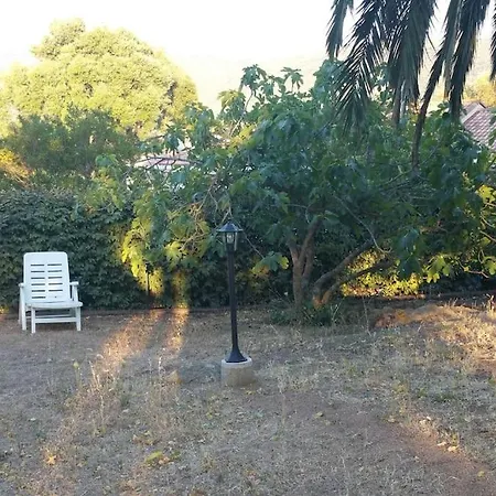 Premier Etage D'une Avec Jardin